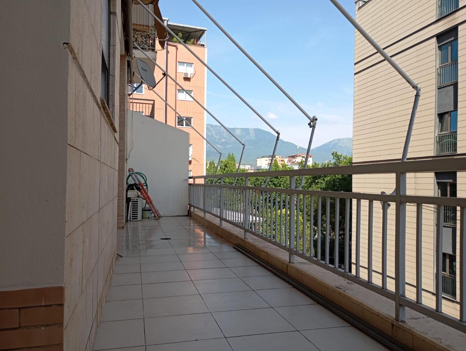 Royal 3 Hostel Tirana Extérieur photo