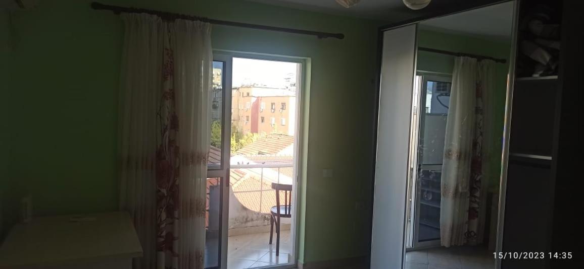 Royal 3 Hostel Tirana Extérieur photo