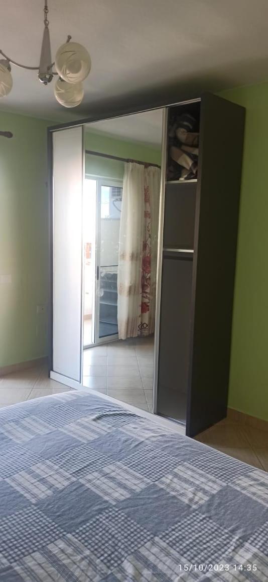 Royal 3 Hostel Tirana Extérieur photo