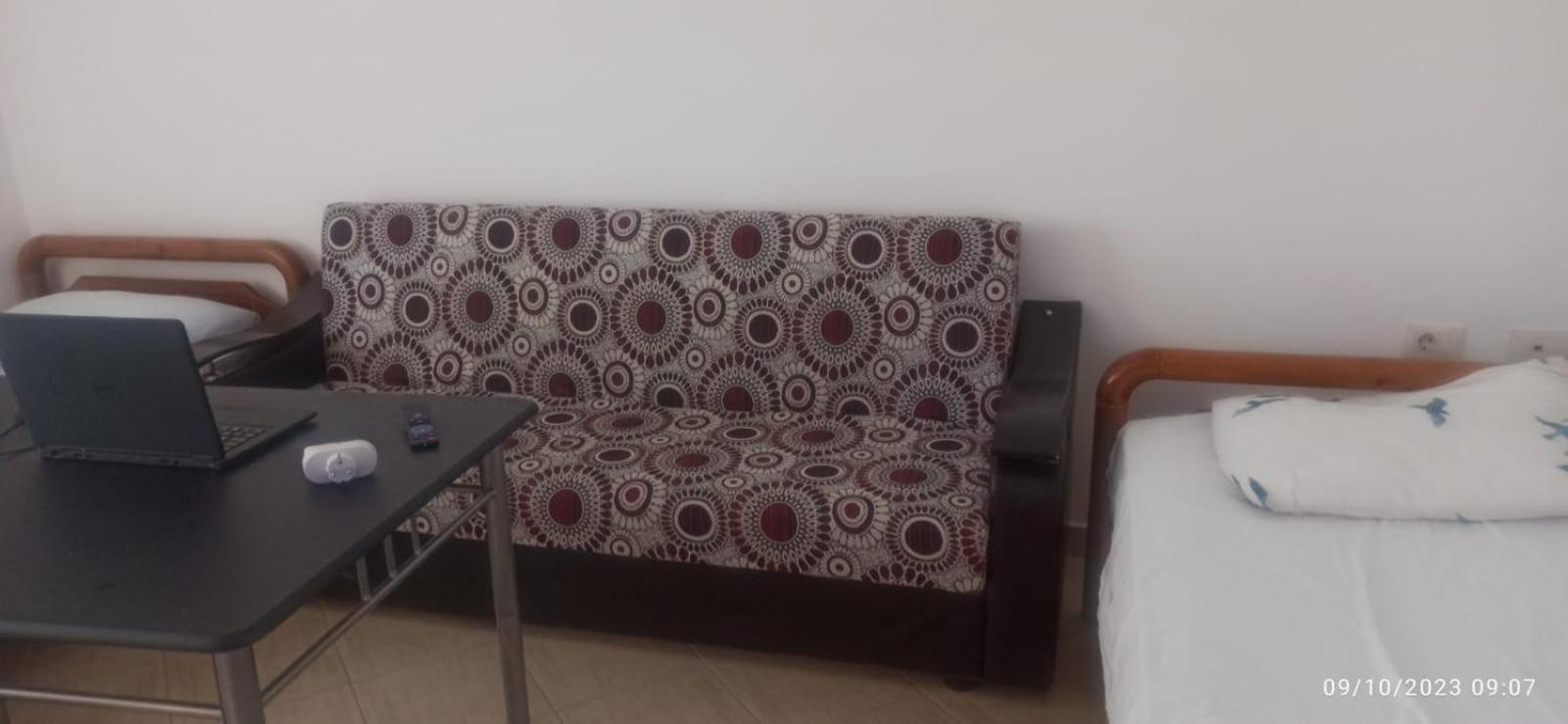 Royal 3 Hostel Tirana Extérieur photo