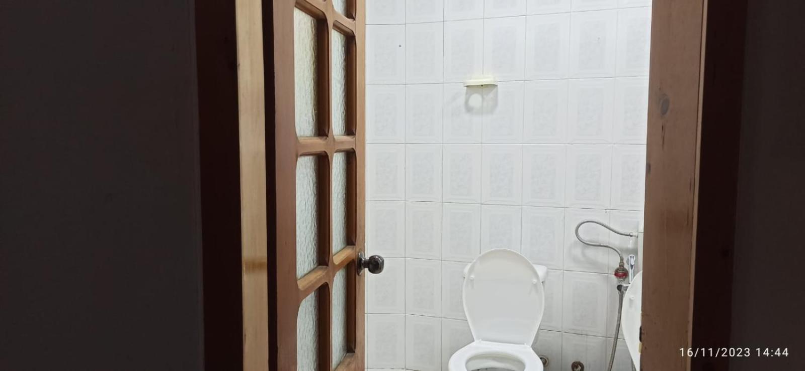 Royal 3 Hostel Tirana Extérieur photo